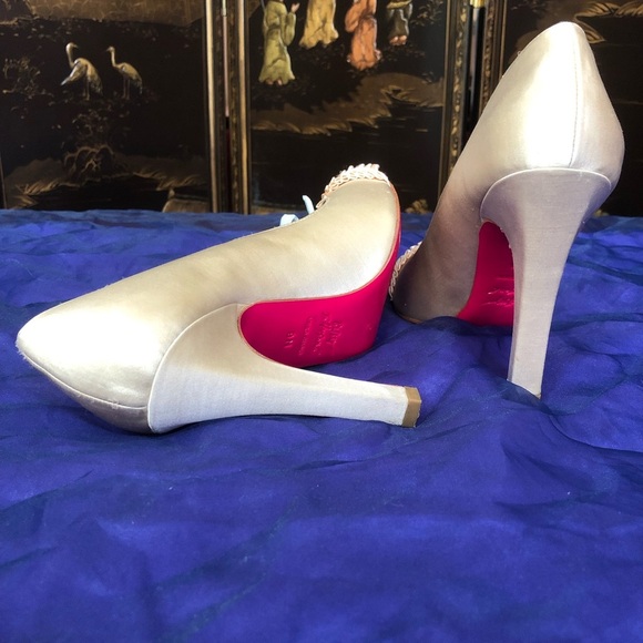 Sz9 RARE Betsey Johnson satin pumps w ruffle - Picture 6 of 13
